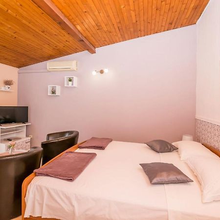 Apartments And Room Zinka Водице Екстериор снимка