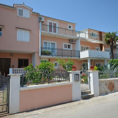 Apartments And Room Zinka Водице Екстериор снимка