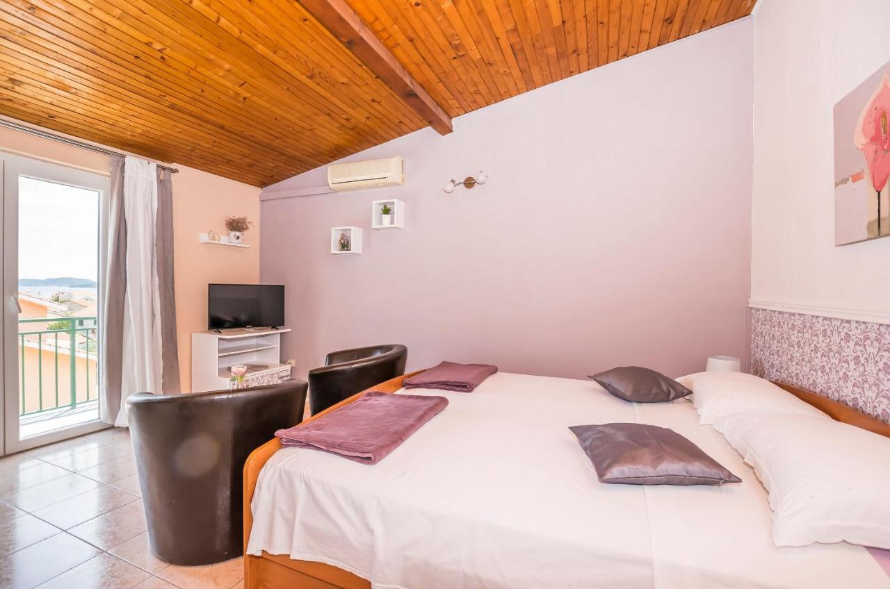 Apartments And Room Zinka Водице Екстериор снимка