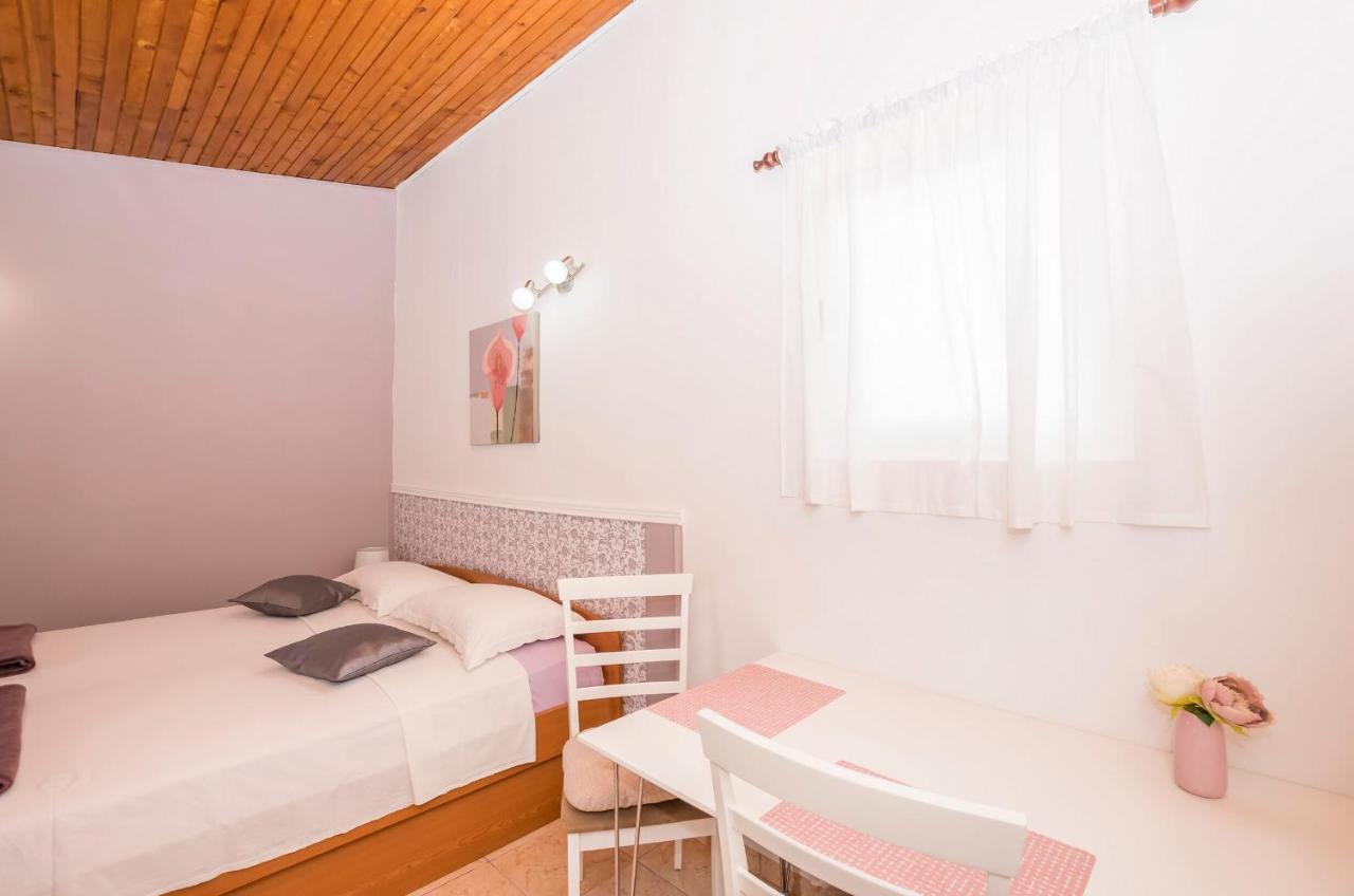 Apartments And Room Zinka Водице Екстериор снимка