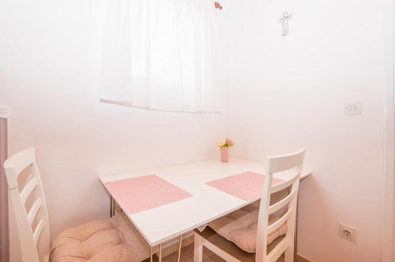 Apartments And Room Zinka Водице Екстериор снимка