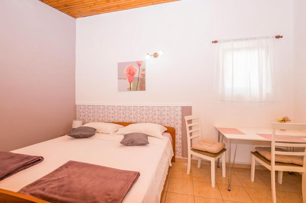 Apartments And Room Zinka Водице Екстериор снимка