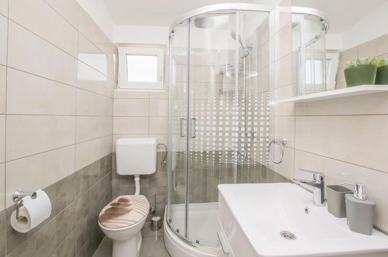 Apartments And Room Zinka Водице Екстериор снимка