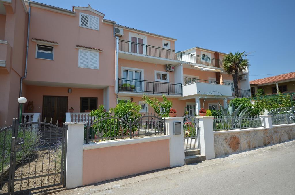 Apartments And Room Zinka Водице Екстериор снимка