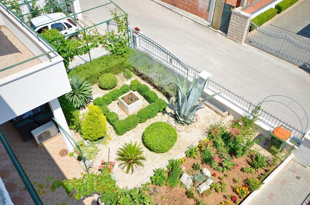 Apartments And Room Zinka Водице Екстериор снимка