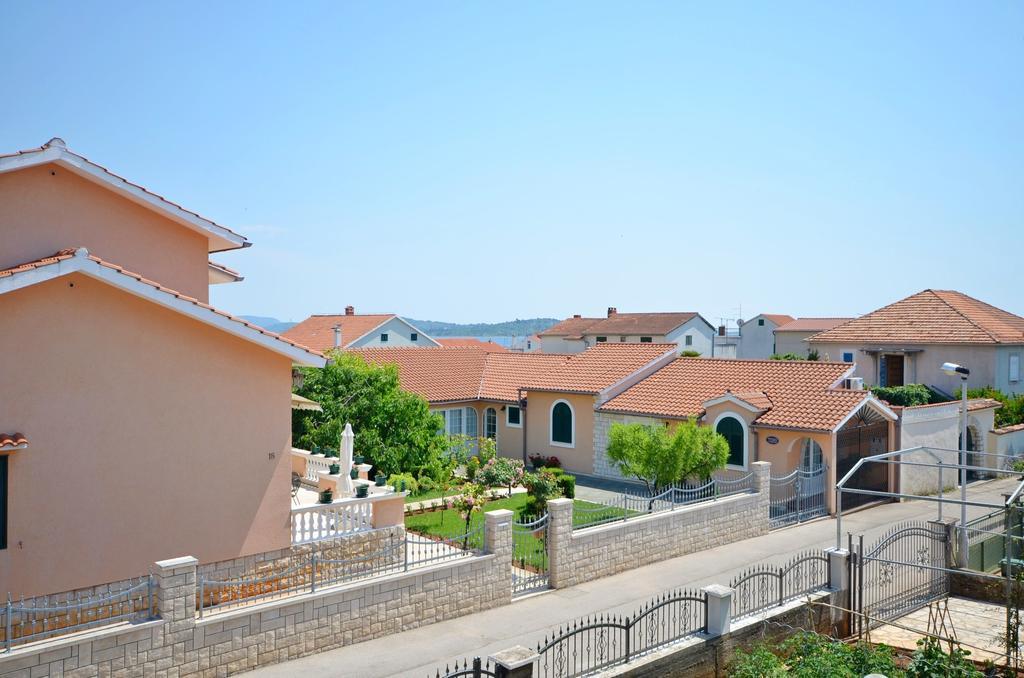 Apartments And Room Zinka Водице Екстериор снимка